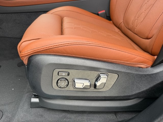 2027 BMW X7 M60i