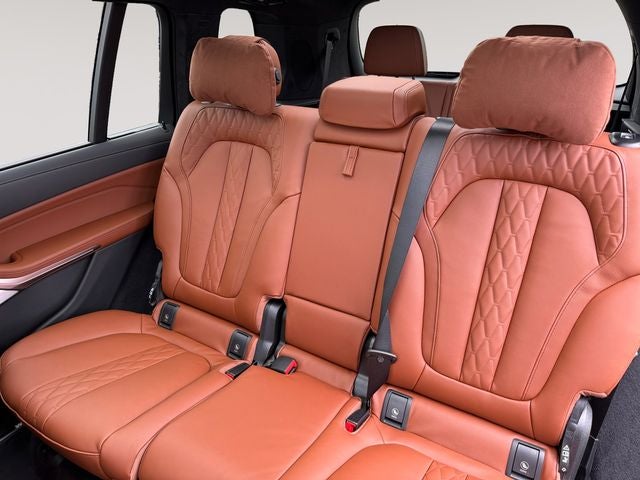 2027 BMW X7 M60i
