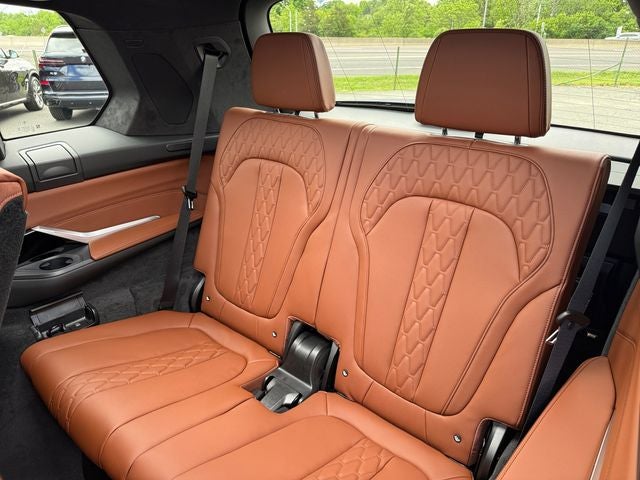 2027 BMW X7 M60i