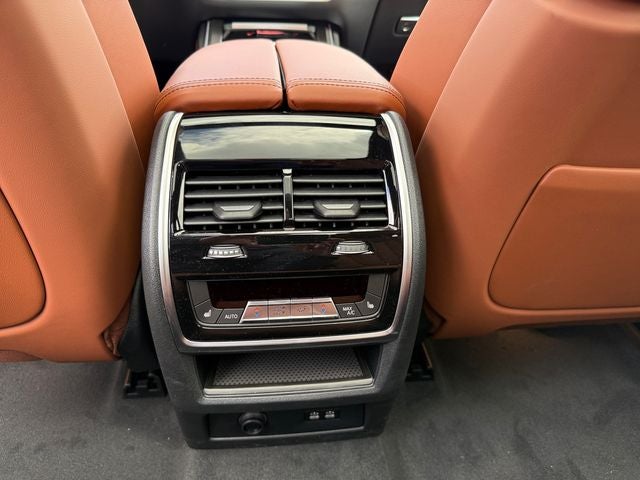 2027 BMW X7 M60i