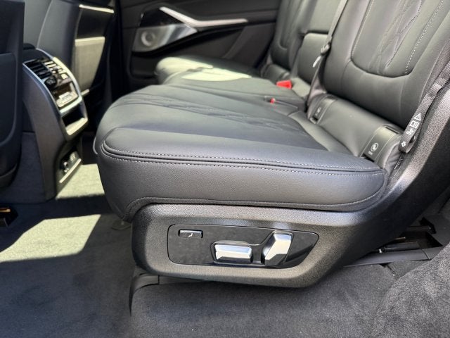 2027 BMW X7 M60i