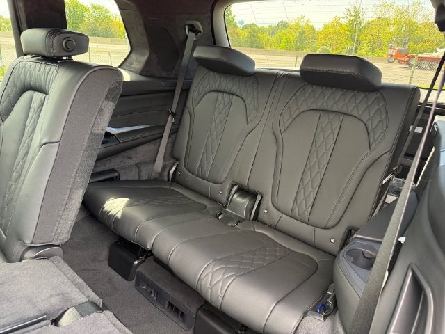 2027 BMW X7 M60i