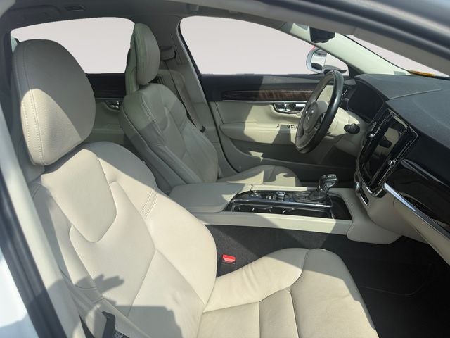 2018 Volvo S90 T6 Momentum