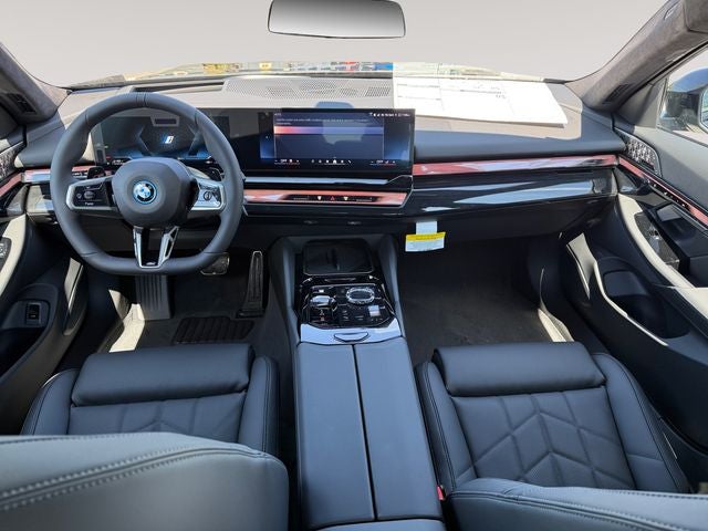 2027 BMW 550e Base