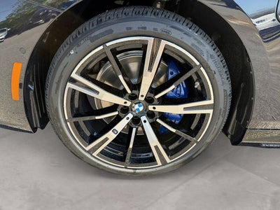2027 BMW 550e Base