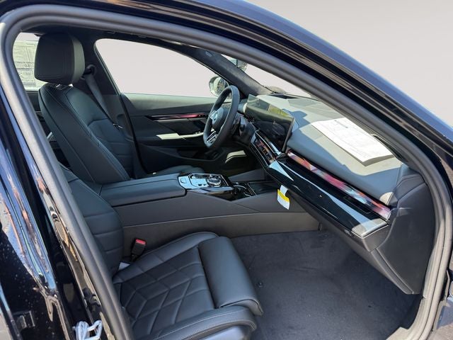 2027 BMW 550e Base