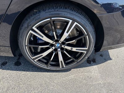 2027 BMW 550e Base