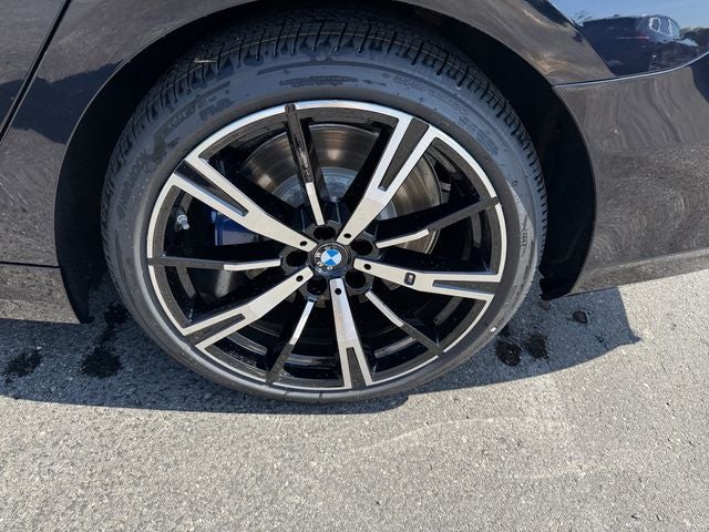 2027 BMW 550e Base