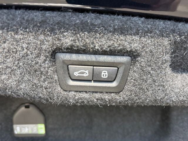 2027 BMW 550e Base
