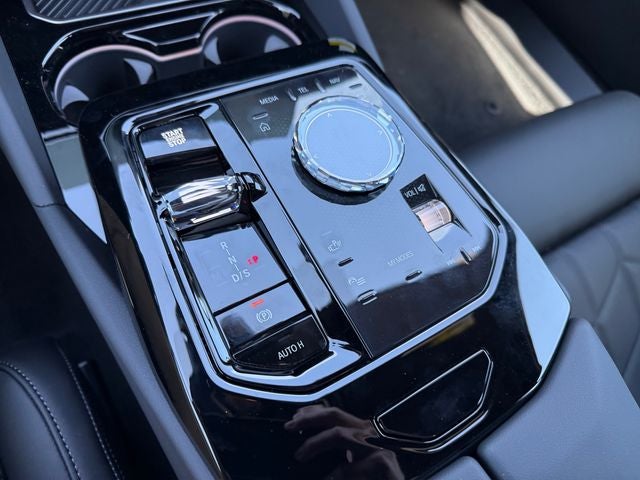 2027 BMW 550e Base