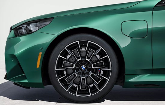 The BMW M5 Touring’s tire wheel. | BMW of Allentown in Allentown PA